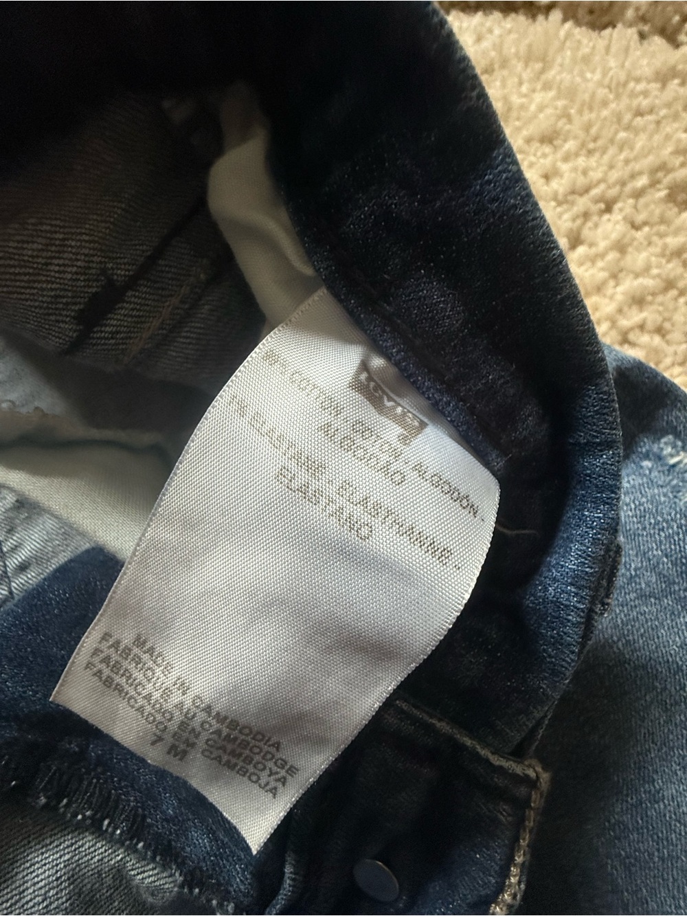 Juniors Straight Leg  Levi’s 524 SuperlowJeans in Dark Blue - Size 7